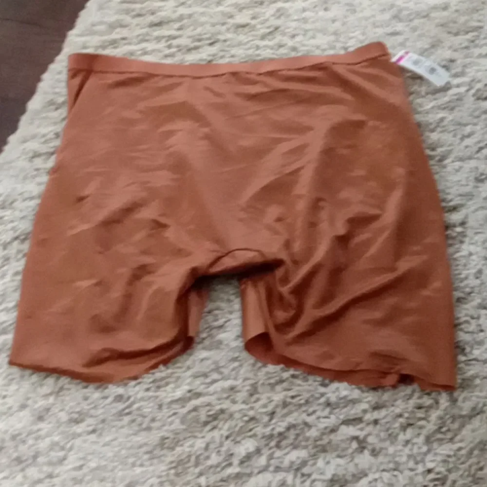 Skims Simply Bare Low Back Short in color Bronze. Size 3X NWT - Picture 5 of 6